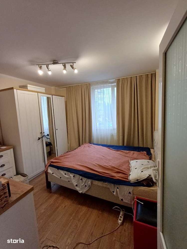 De vanzare apartament 4 camere etajul 1 loc de parcare Pret 75.000 e - Imagine principală: 4/8