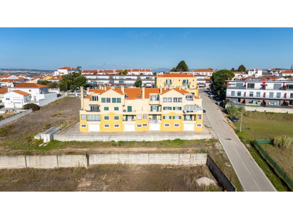 Apartamento T2+1, para venda, em São Pedro da Cadeira, no eixo Eric...-24