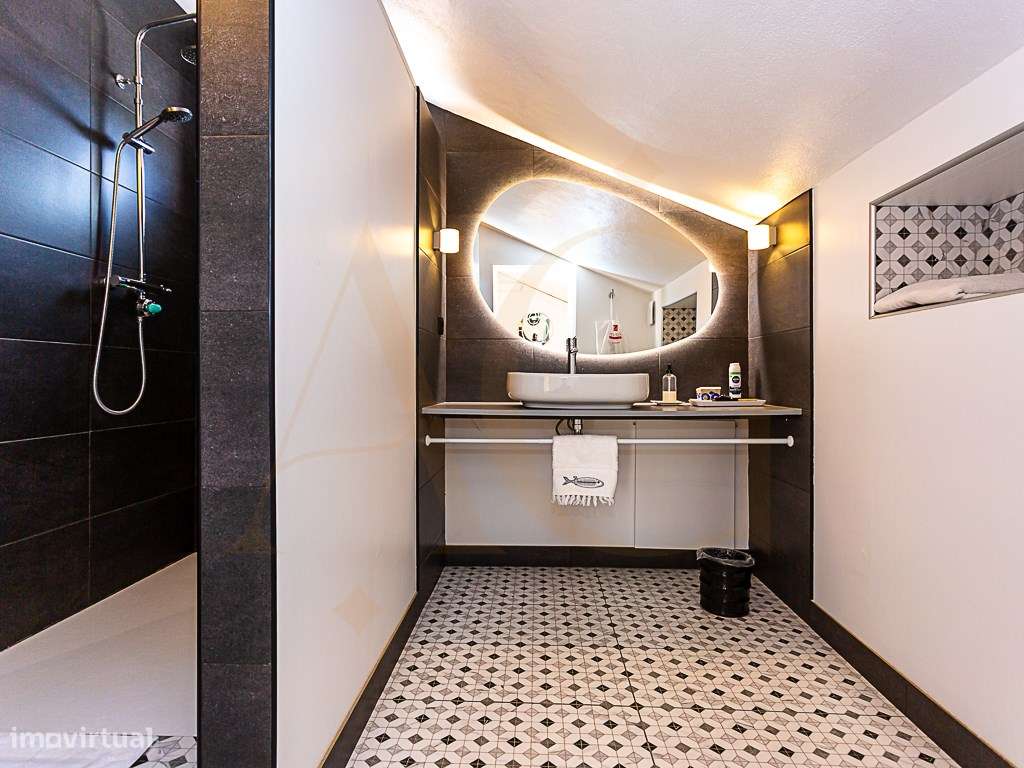 Moradia com Garagem, Piscina, Jardim e amplos Terraços, para venda ...-34
