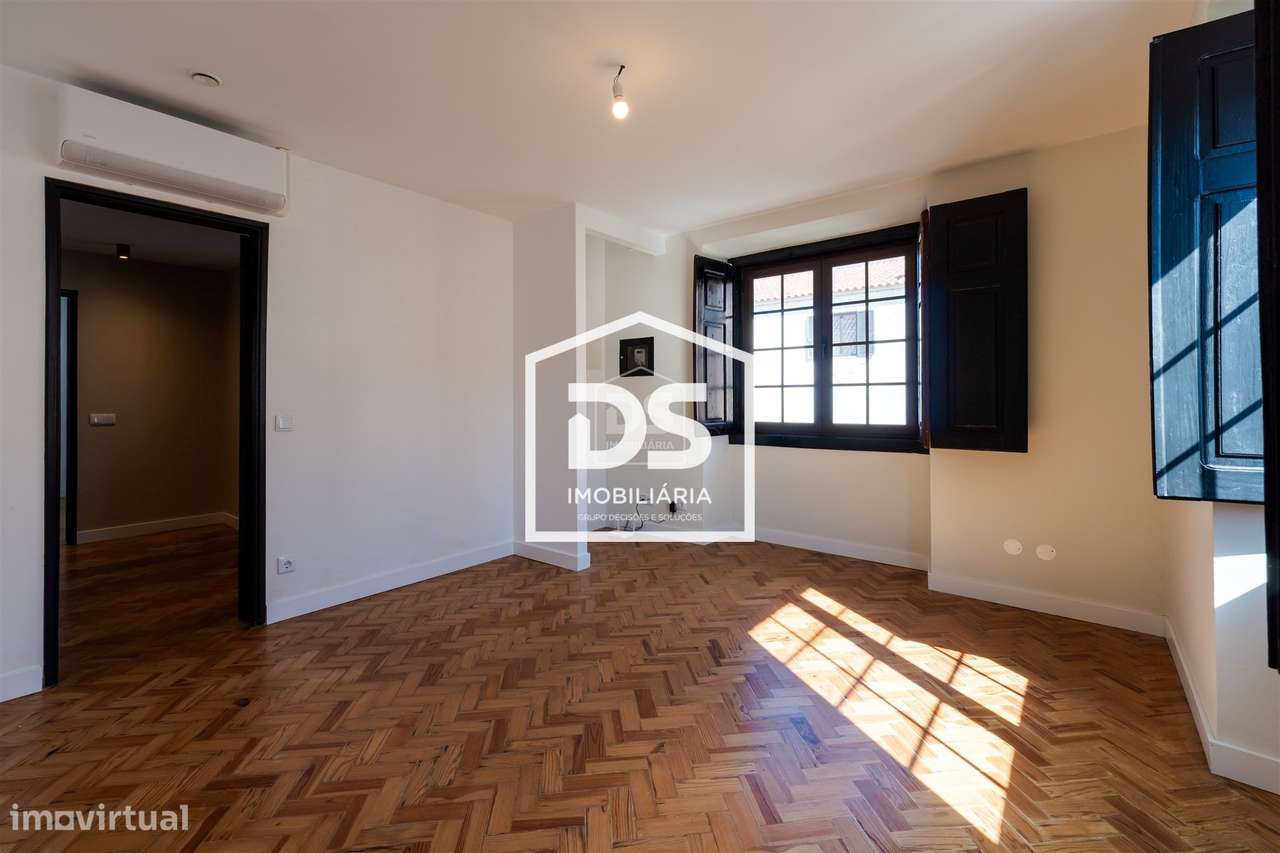 Moradia T4 + T1 com amplo terreno e espaços de lazer em Juncal, Porto-20
