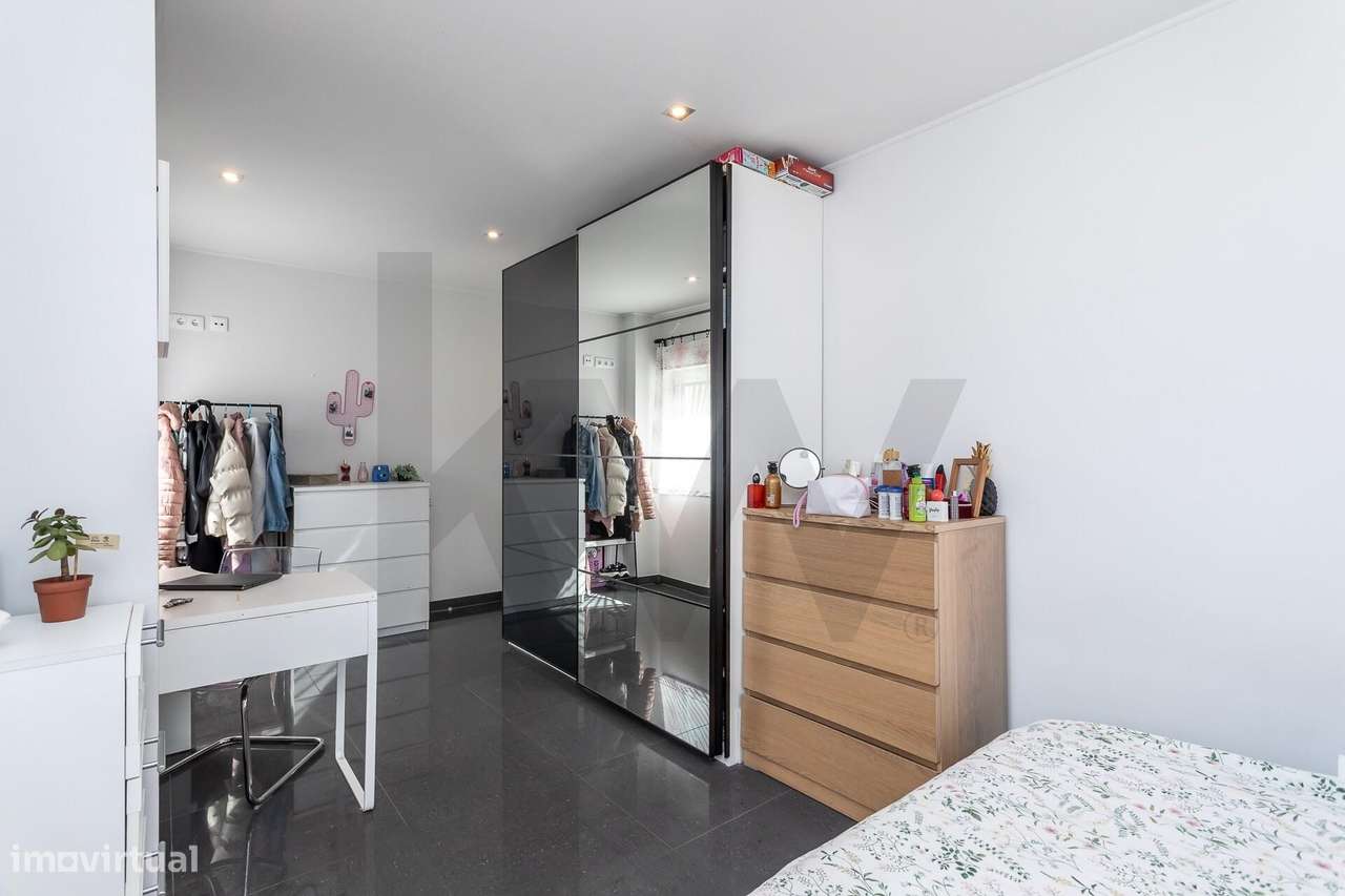 Exclusivo Duplex T3 Remodelado com Garagem Box Independentemente na Ri-24