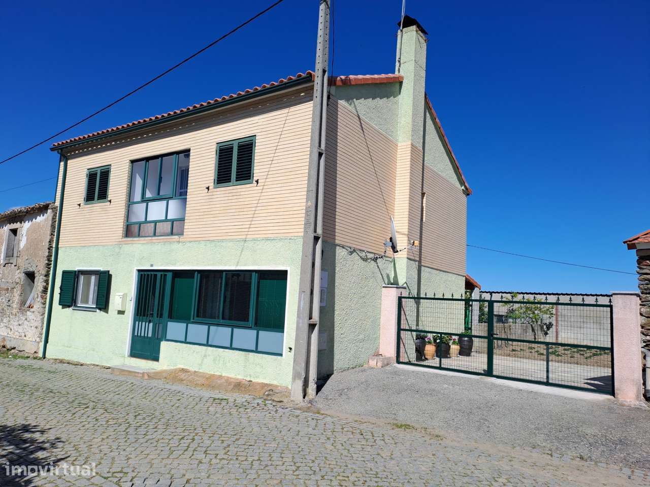 Moradia T4 com garagem e quintal em Teixeira, Miranda do Douro - Grande imagem: 5/60