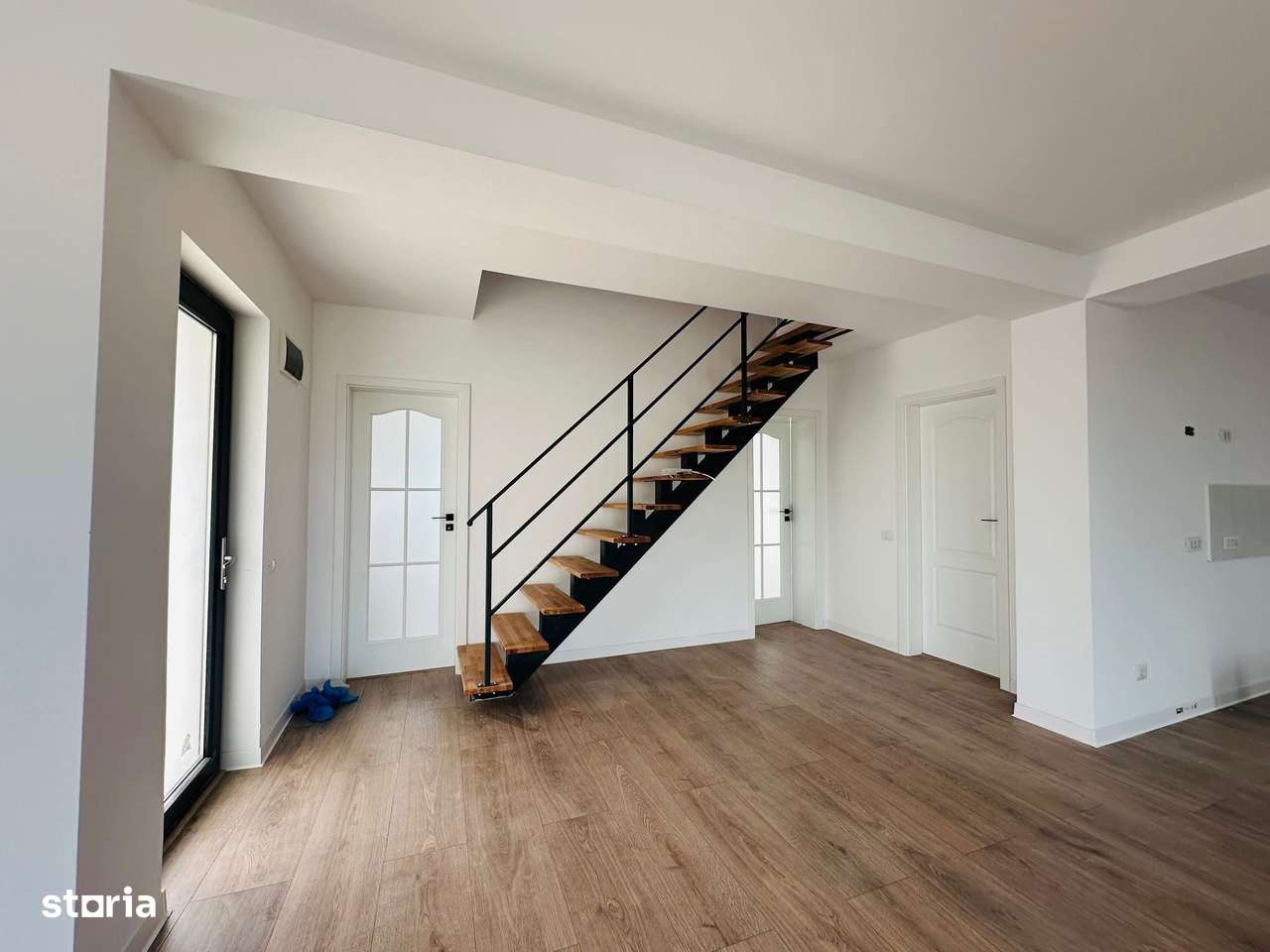 Casă de vânzare nouă în Comuna Berceni Ilfov - 4 camere - teren 406 mp - Imagine principală: 5/16