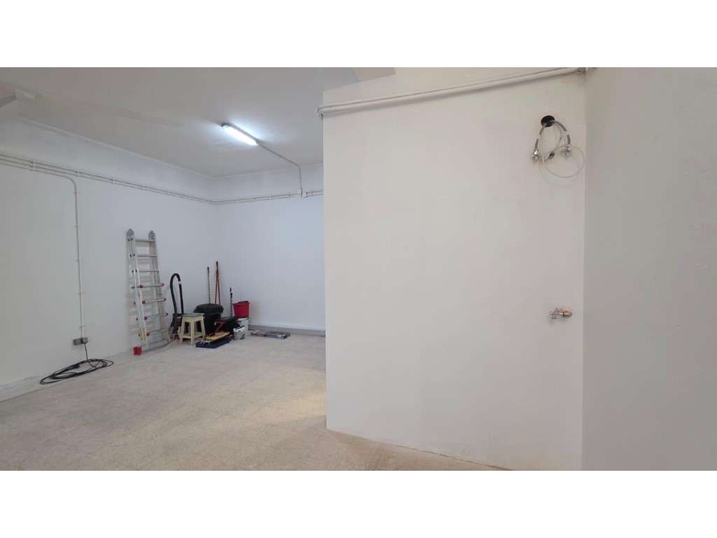 Loja Comercial | Rua da Eira | Algés - Grande imagem: 2/16