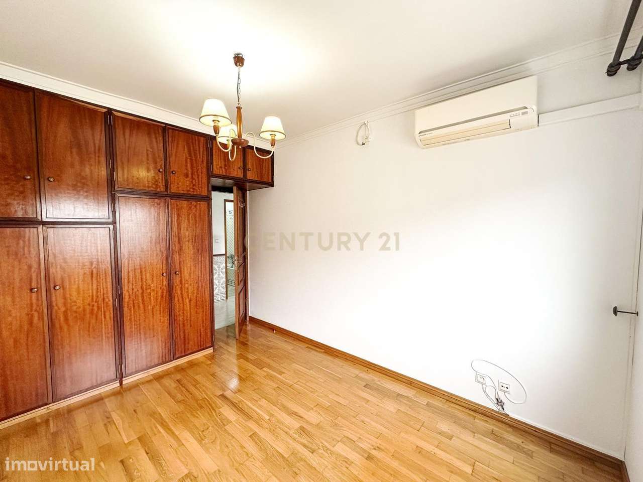 Apartamento T2 com Vista Panorâmica em Amora, Seixal-16