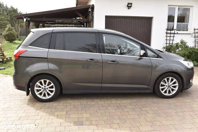 Ford Grand C-MAX - 11