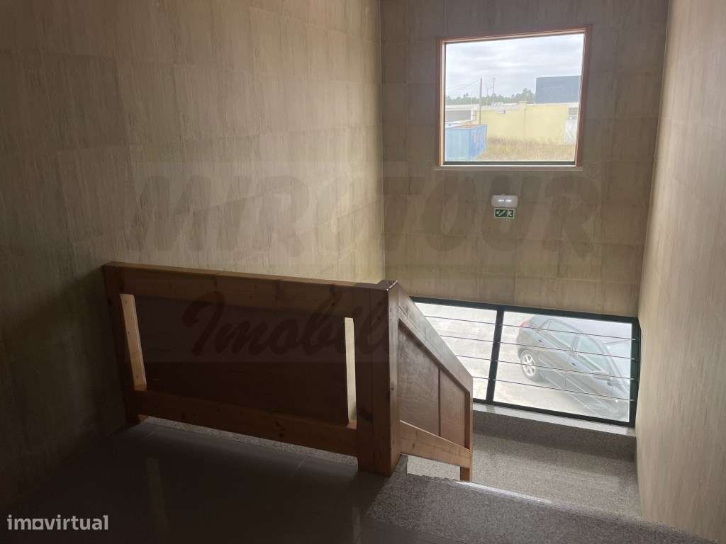 Venda conjunta de imóveis para atividade industrial com edifício e ...-23