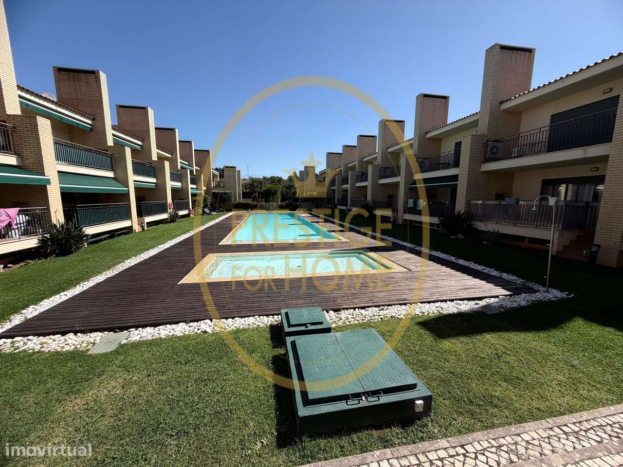 Moradia T5 com Piscina e Garagem Fechada em Condomínio Privado – Boliq-5