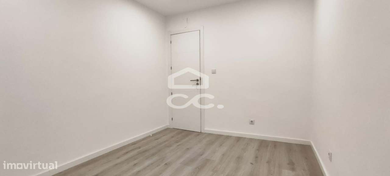 Apartamento T2 totalmente remodelado no Lavradio - Barreiro-21