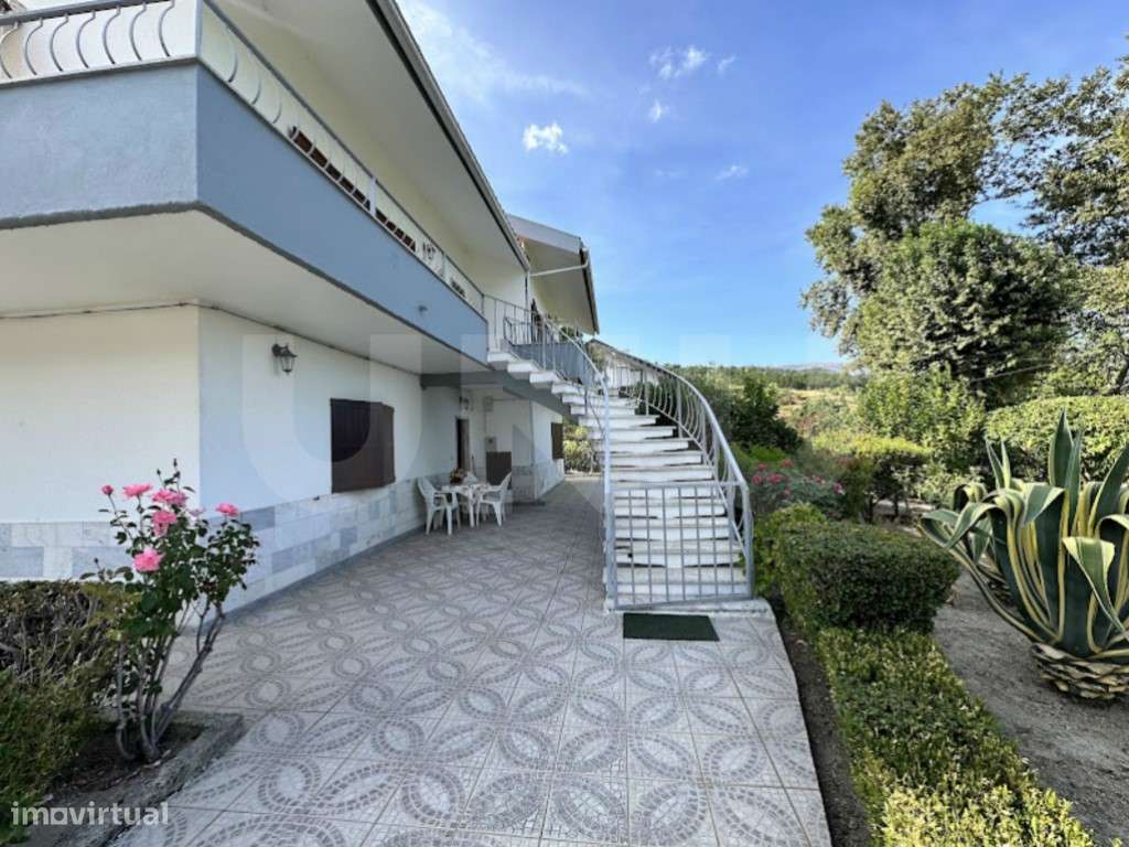 Moradia independente com dois apartamentos (T2 e T3) - Covilhã - Grande imagem: 3/60