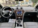 Ford Mondeo 2.0 Ghia - 12