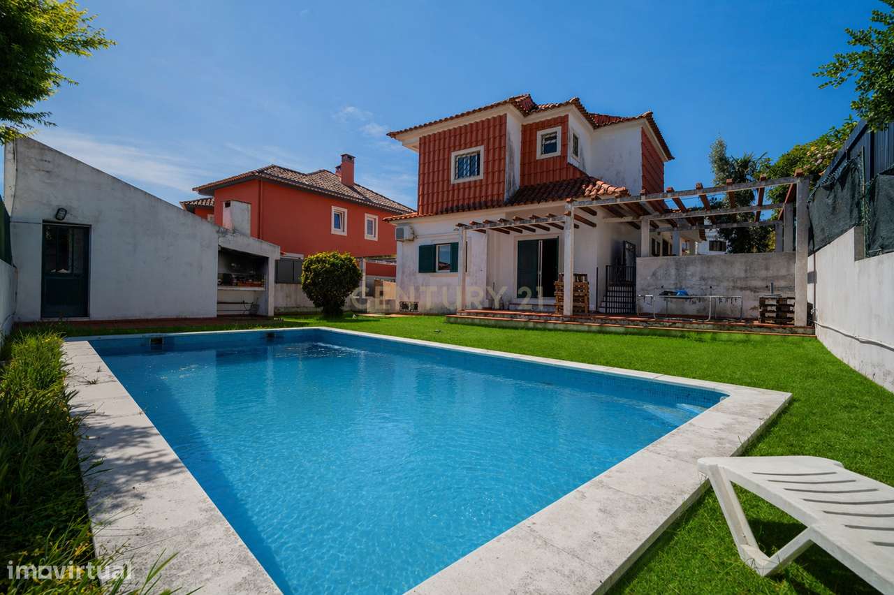 Espetacular Moradia em Cascais com Jardim e Piscina-0