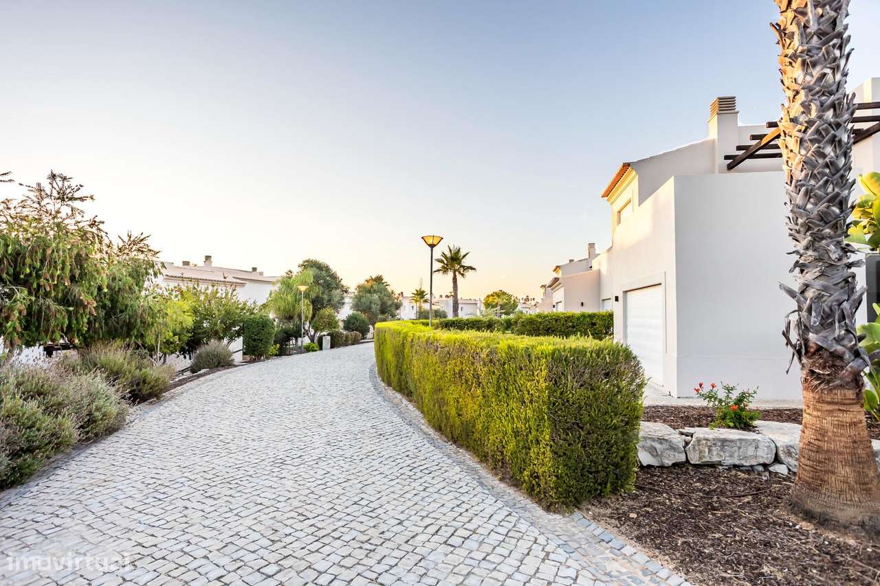 Conforto e Exclusividade: Moradia em Condomínio Privado-30