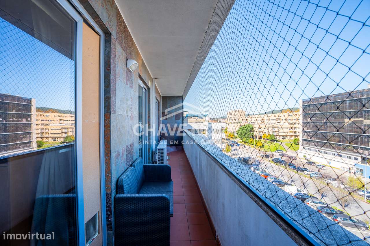 Apartamento T3, com terraço e box 4 carros situado em Campo- Valongo-37