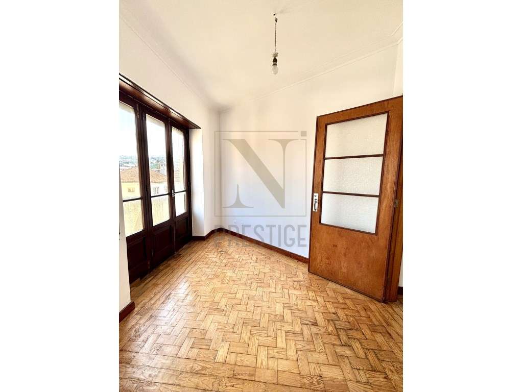 Apartamento T4 no Bairro Norton de Matos-3