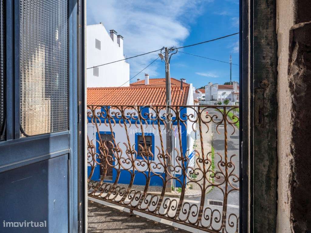 Prédio com loja e sotão independente-16