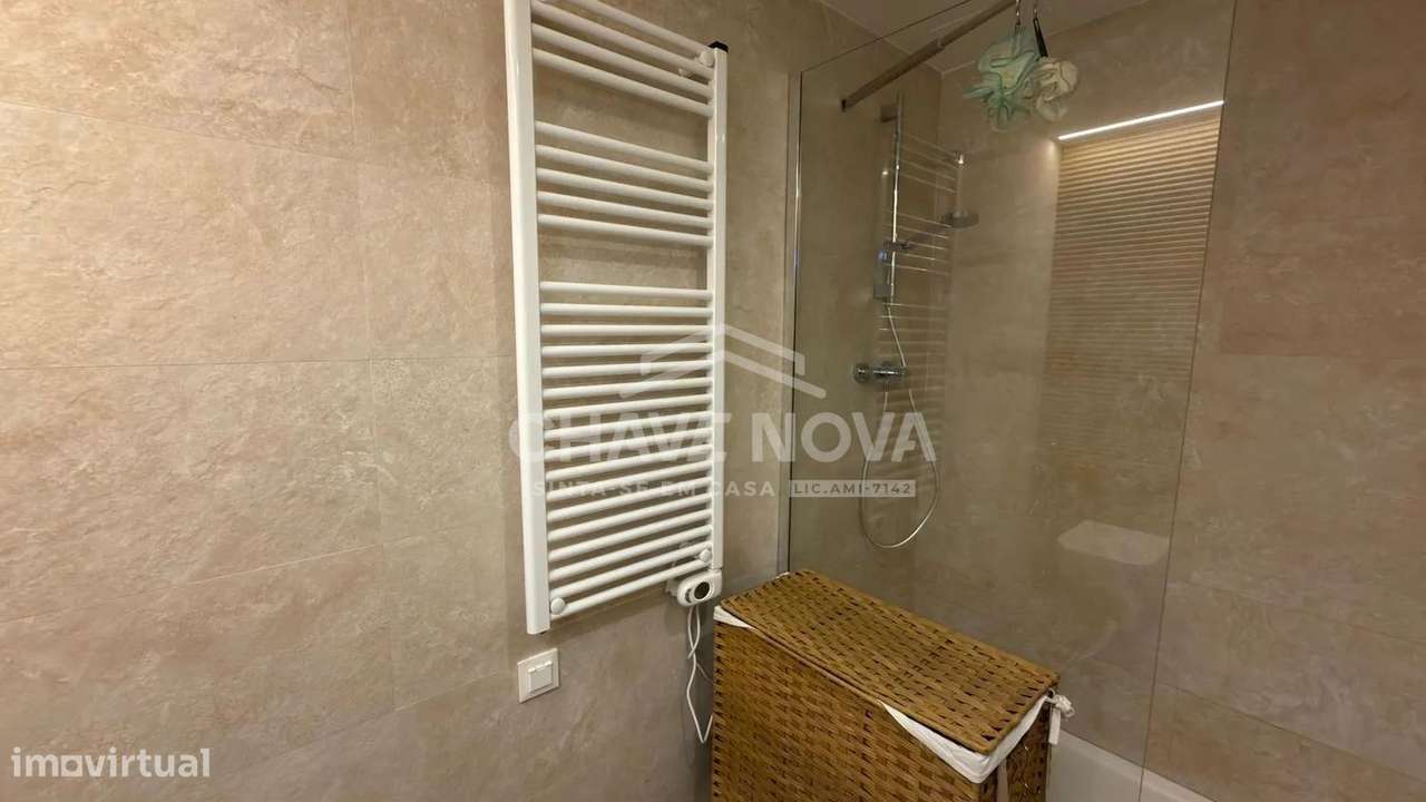 Apartamento T1+1 Como Novo c/ Lugar de Garagem em Santa Marinha (VL8)-28