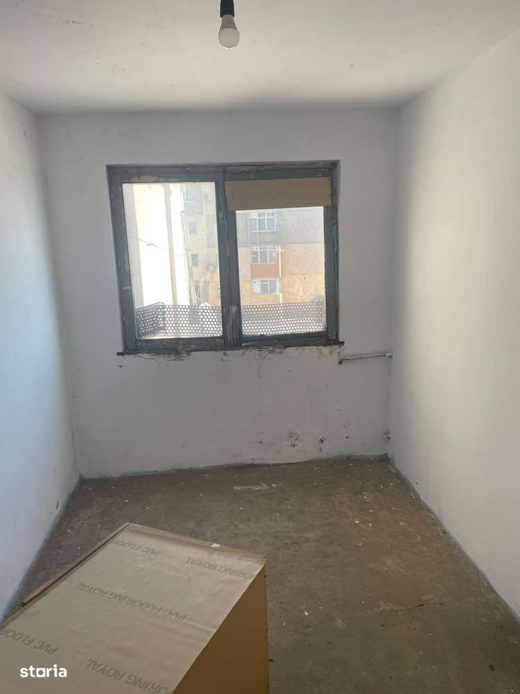 Apartament 2 camere, etaj 2/4 , fara imbunatatiri,  zona Scoala 6-1