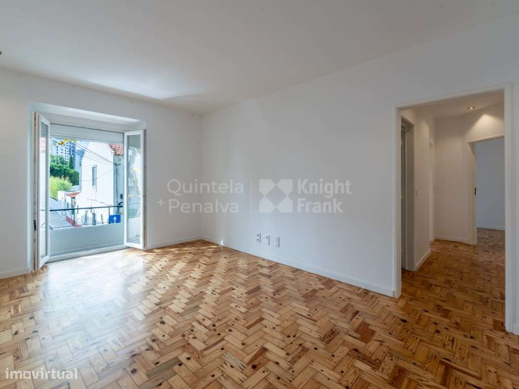 Apartamento T3 para arrendamento na zona histórica de Cascais - Grande imagem: 2/25