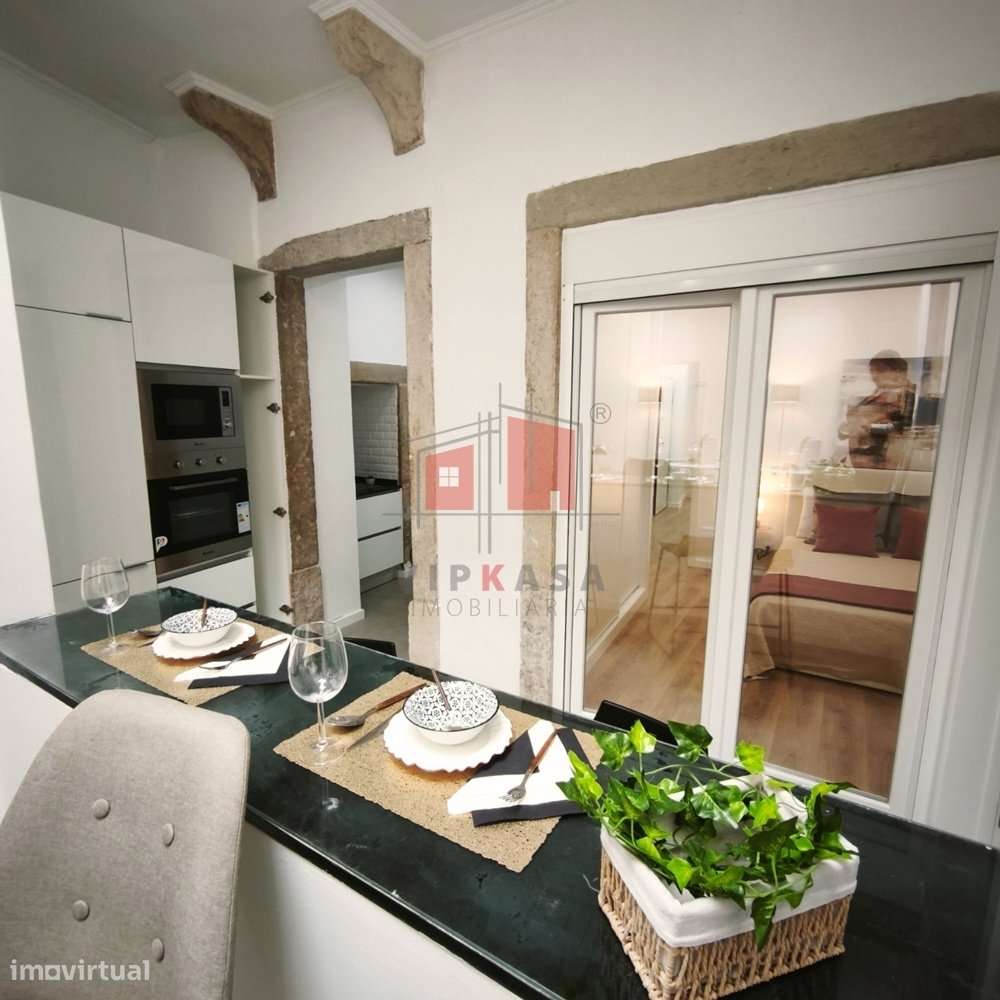 Apartamento T3 Remodelado em Benfica-5