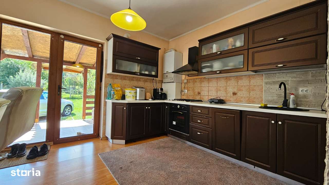 Casa de vis ,ideala familie,singur in curte,250000 Euro.Comision 0%-11