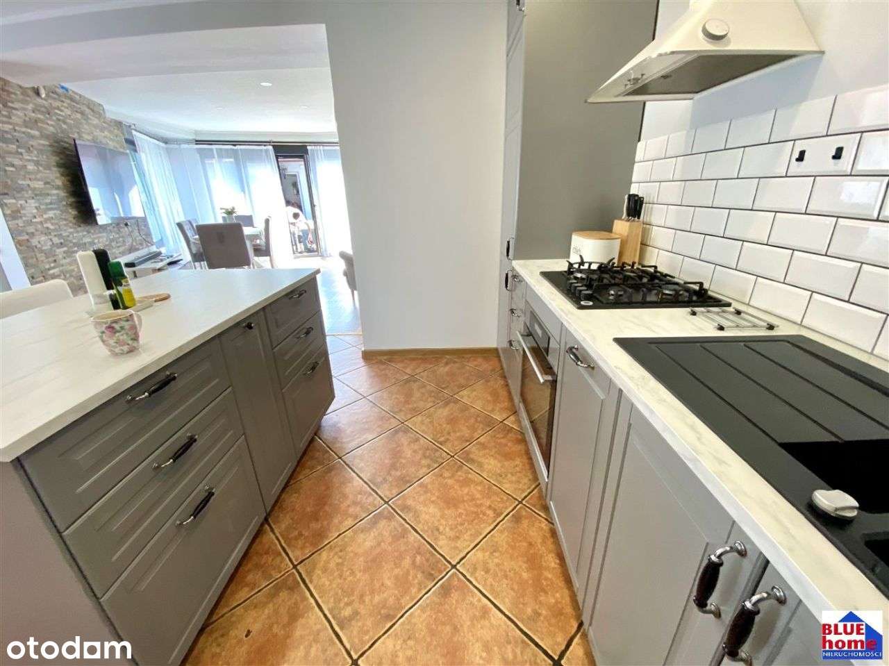 Dom z świetnej lokalizacj z tarasem i garażem.-18