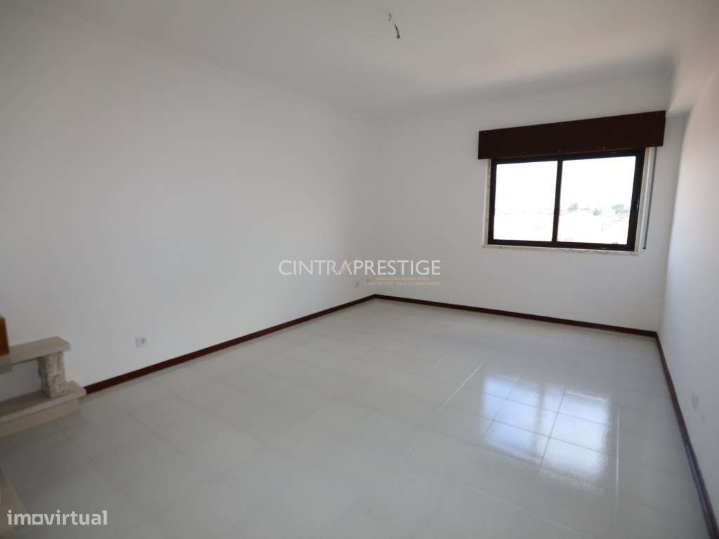 T2 Totalmente Remodelado com Terraço de 20 m² - Algueirão-Mem Martins-19