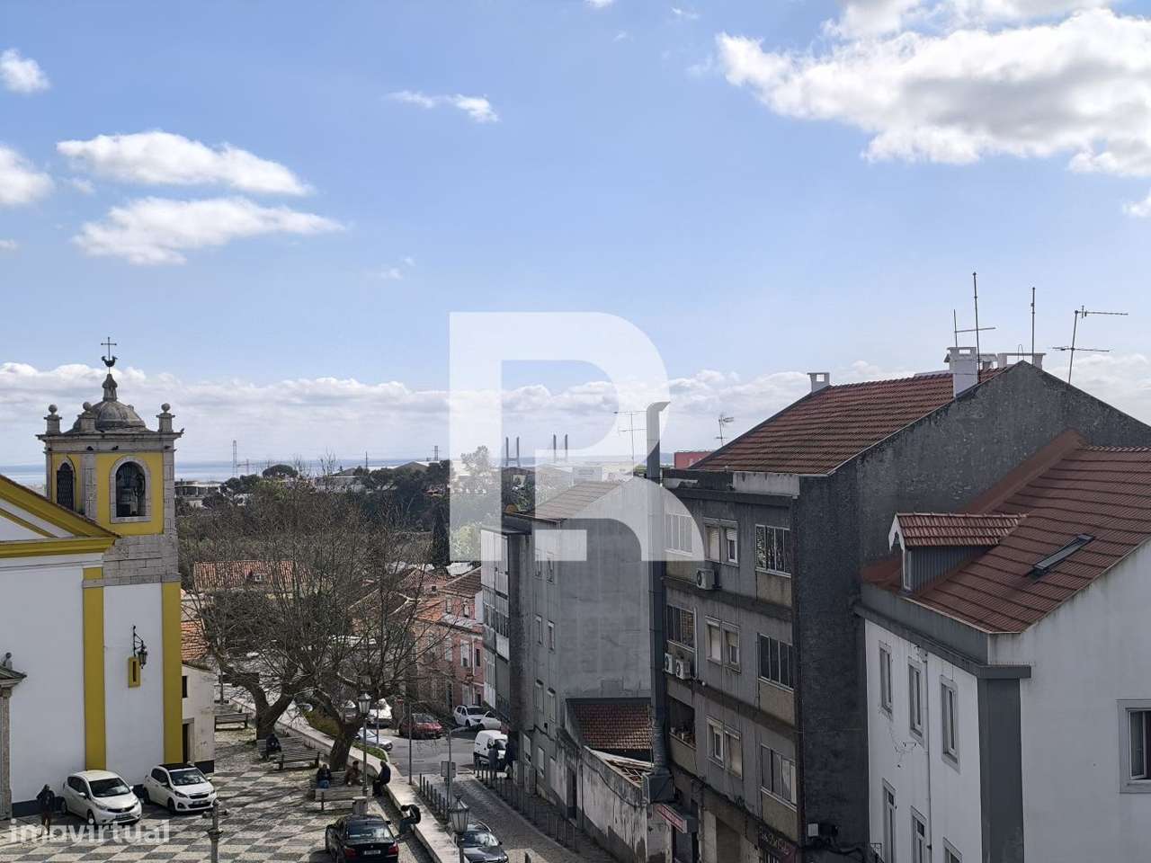 Apartamento T3 Remodelado no Centro de Camarate-12