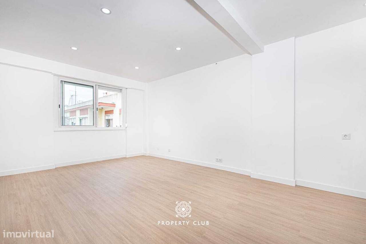 Apartamento T3 em fase de remodelação em Queluz-17