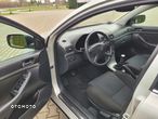 Toyota Avensis 2.0 D-4D Premium - 21