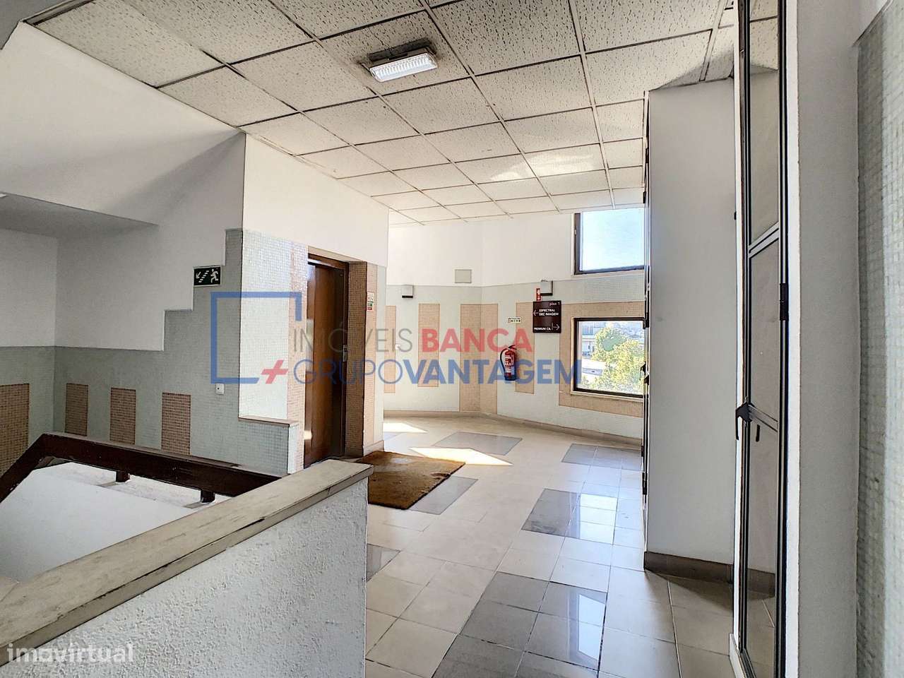 Escritório com 300m2 em Condomínio Fechado com Segurança 24 horas e... - Grande imagem: 4/23