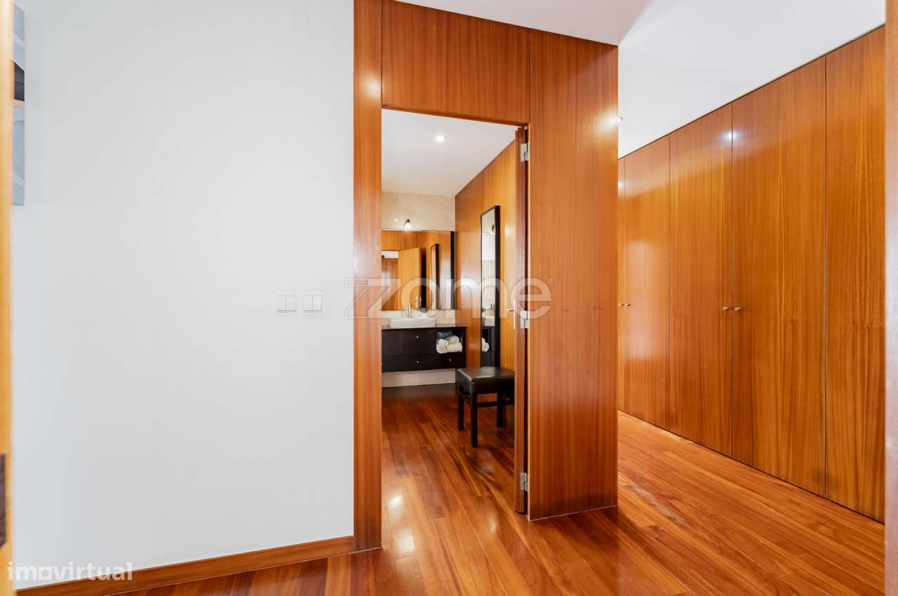 Moradia T5 com Piscina, 4 Suites e Garagem para 4 Carros em Esposende-37