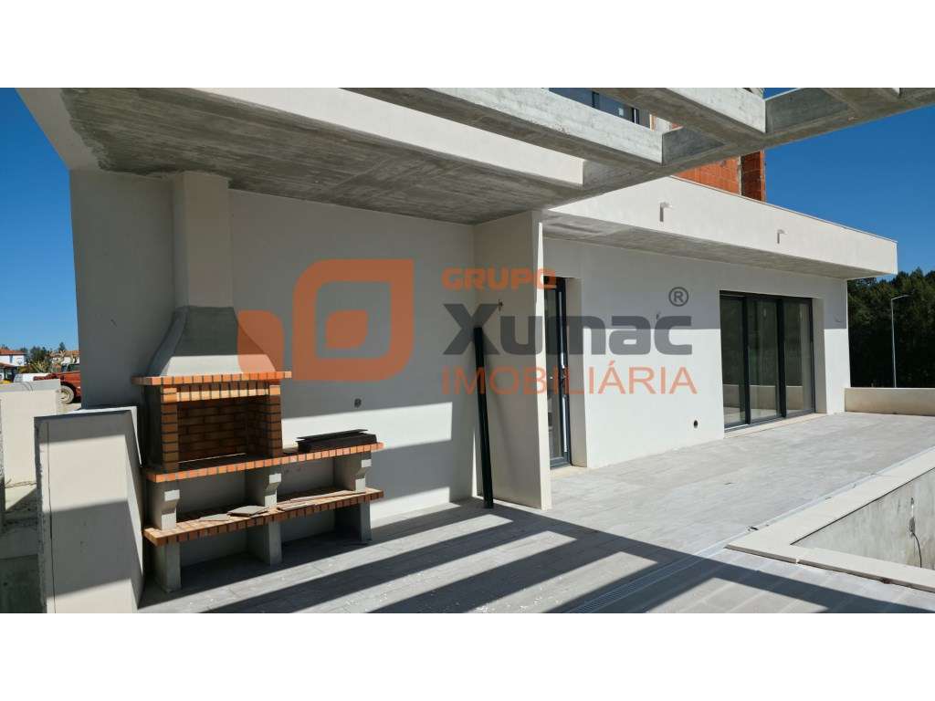 Moradia T4 Contemporânea c/ Piscina-37
