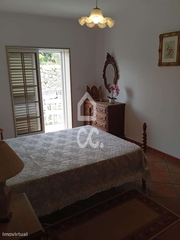 Moradia em Pedra com Jardim e Vista de Campo-17