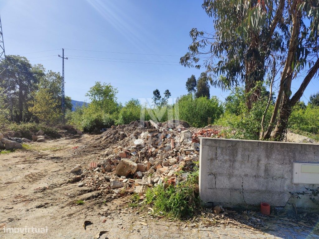 Lote para construção de moradia isolada, situado em Mujães - Grande imagem: 1/10