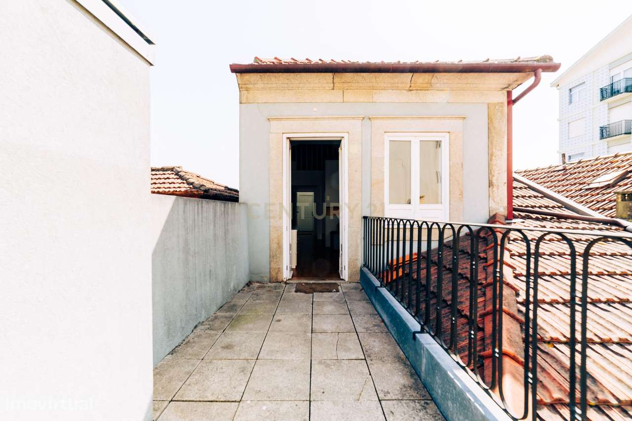 T0 mezanine com terraço, junto à Torre dos Clérigos-13