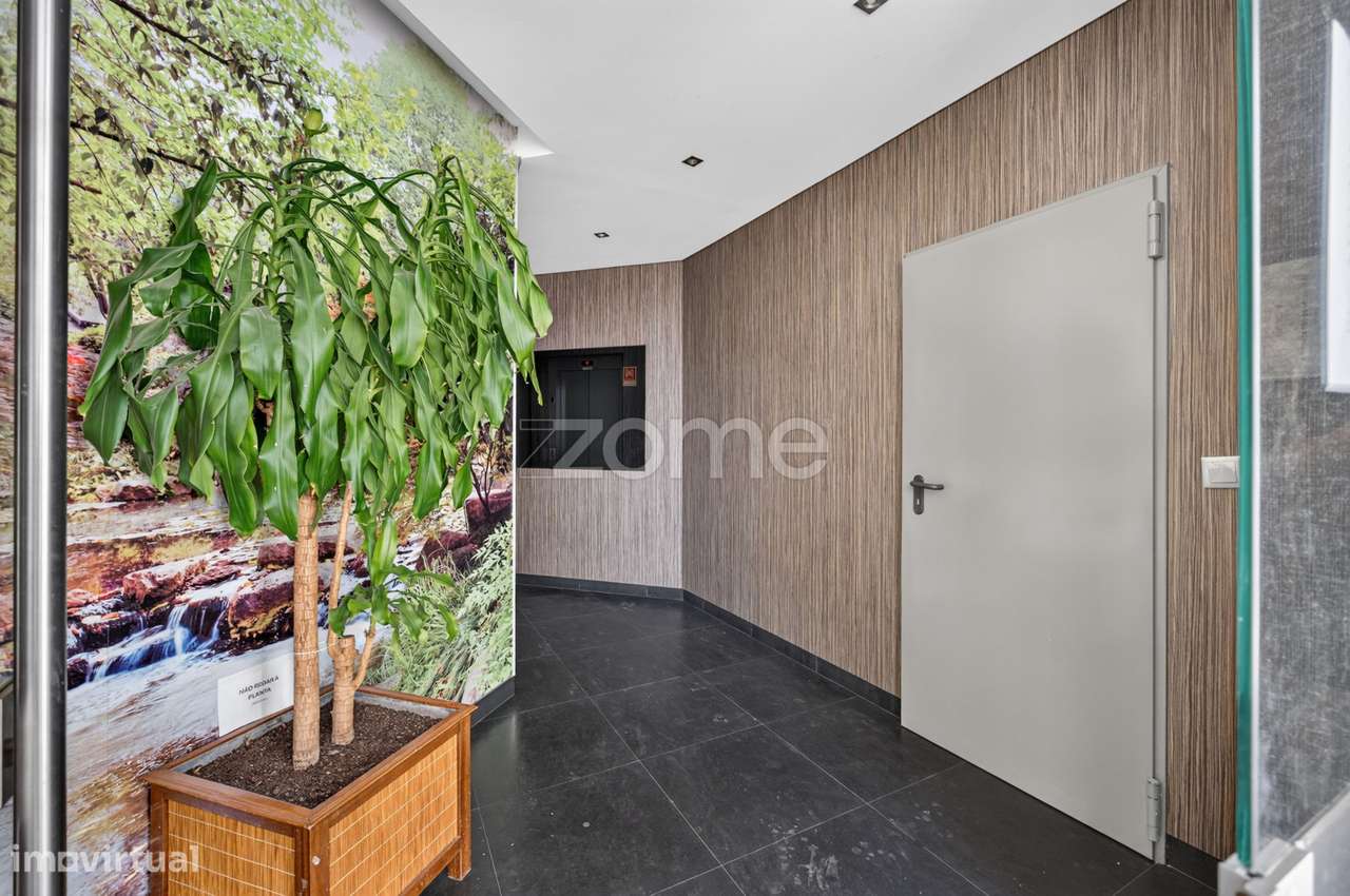 T2 de Excelência no Jardim da Amoreira com Box e Arrecadação-31