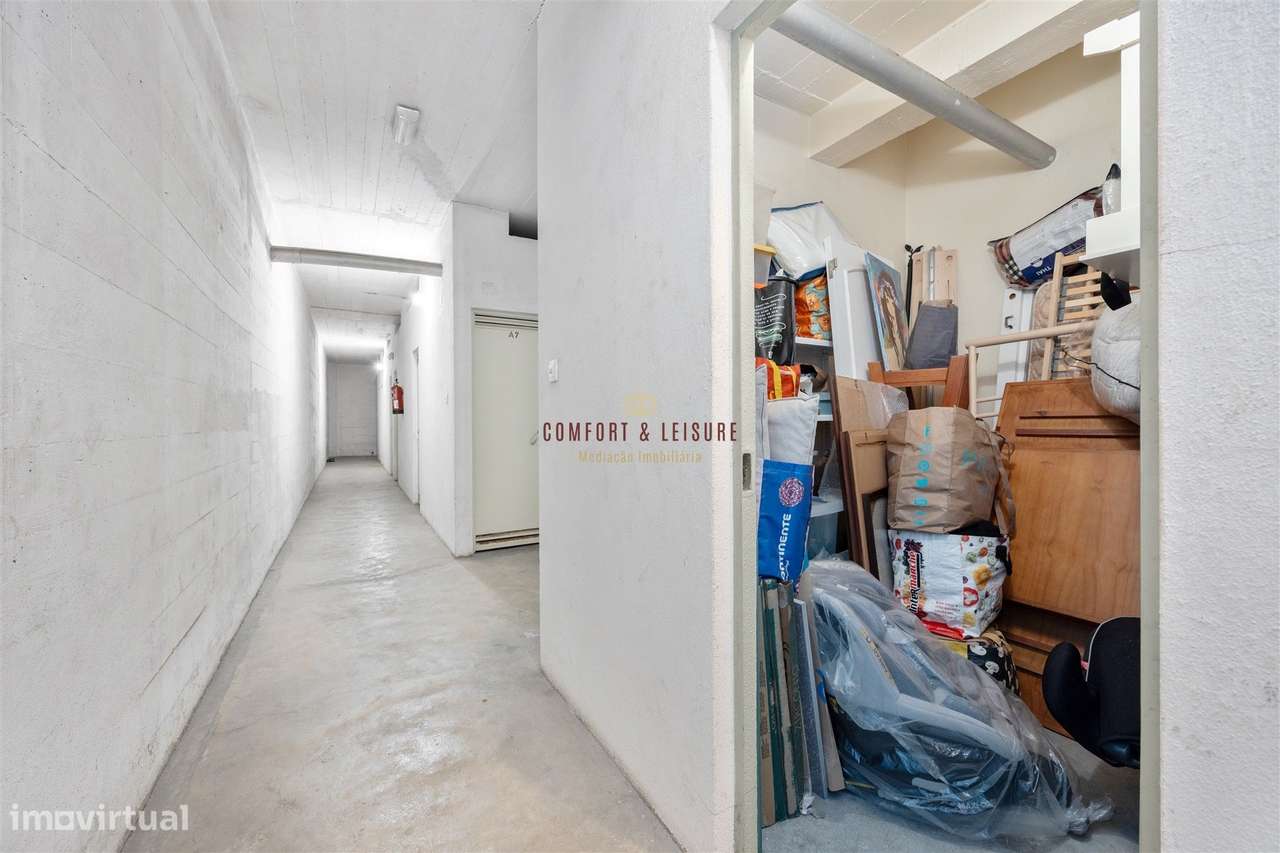 Apartamento com 4 quartos, 2 wc, parqueamento e arrecadação na Ramada,-47