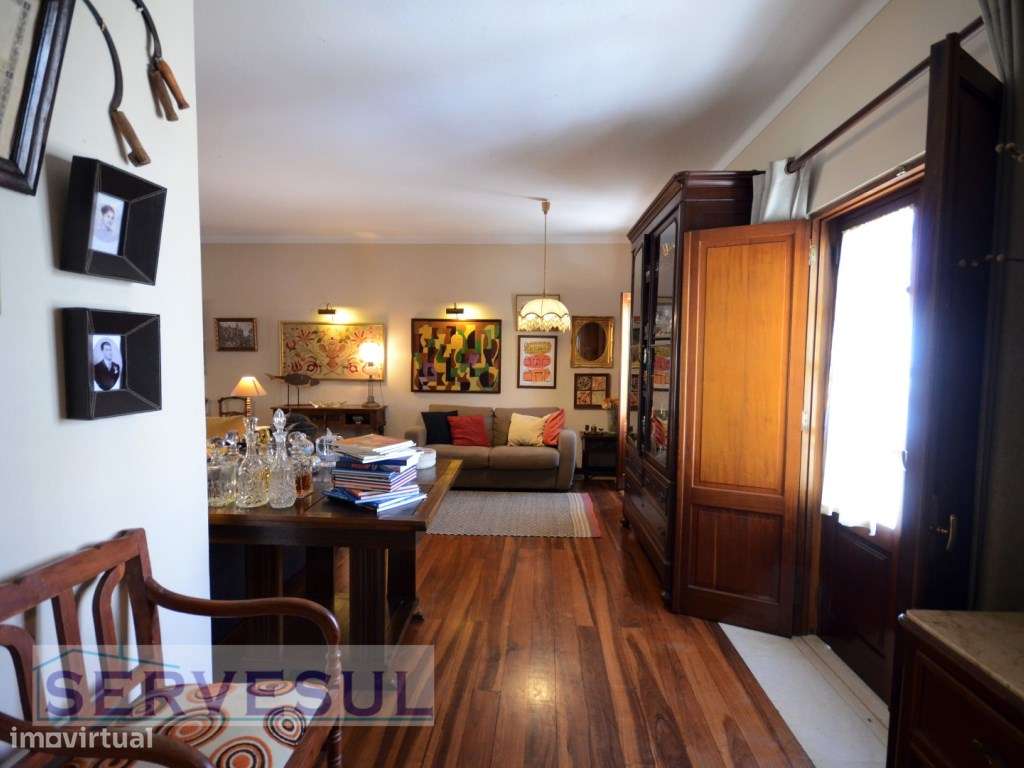 Excelente Oportunidade de Investimento! 1º Andar Duplex de uma Casa...-11