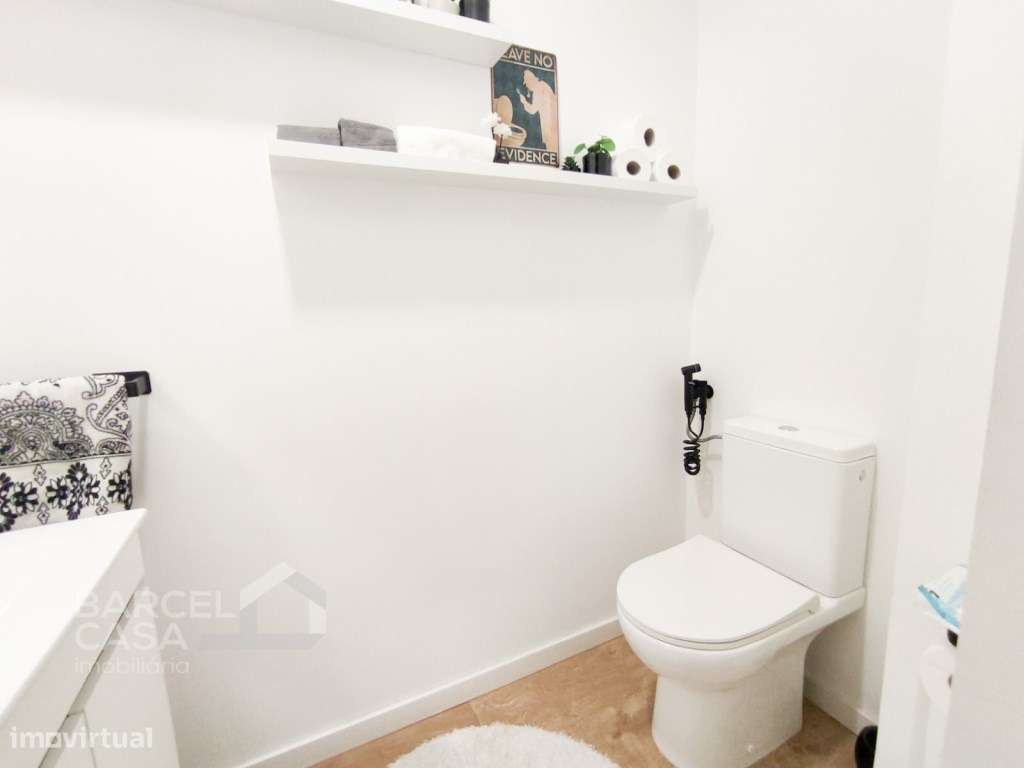 T3 Totalmente Renovado, Equipado e com Varanda, à Entrada da Cidade...-13