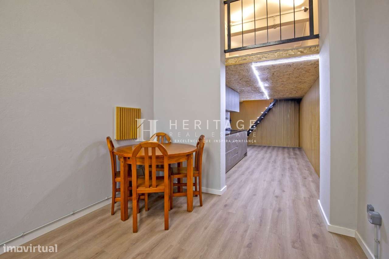 Loja situada na Rua Alexandre Herculano-13