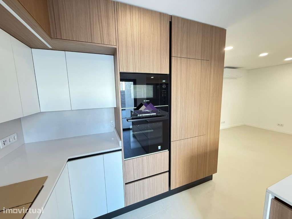 Moradia V3 com Garagem e Piscina a Estrear-23