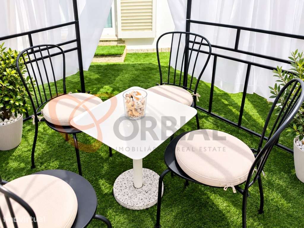 Fantástica Moradia Geminada Renovada, com Licença AL, numa Zona Cen...-9