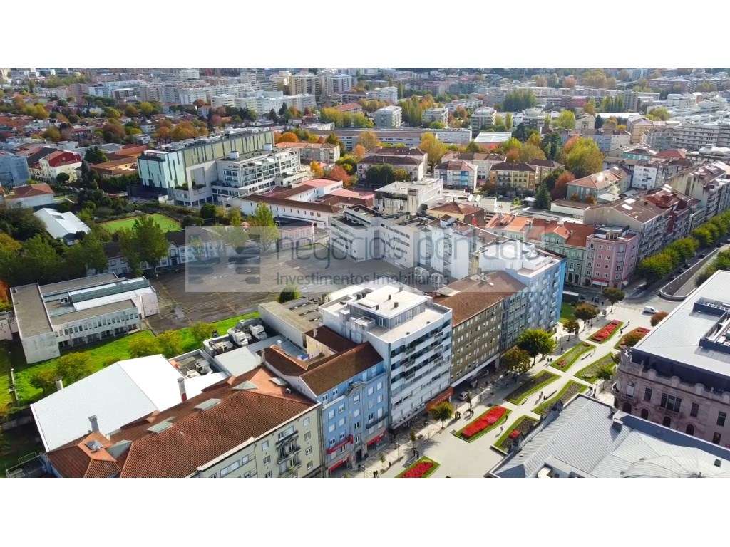 Apartamento T3 com terraço a toda a volta no centro da cidade - Grande imagem: 4/31