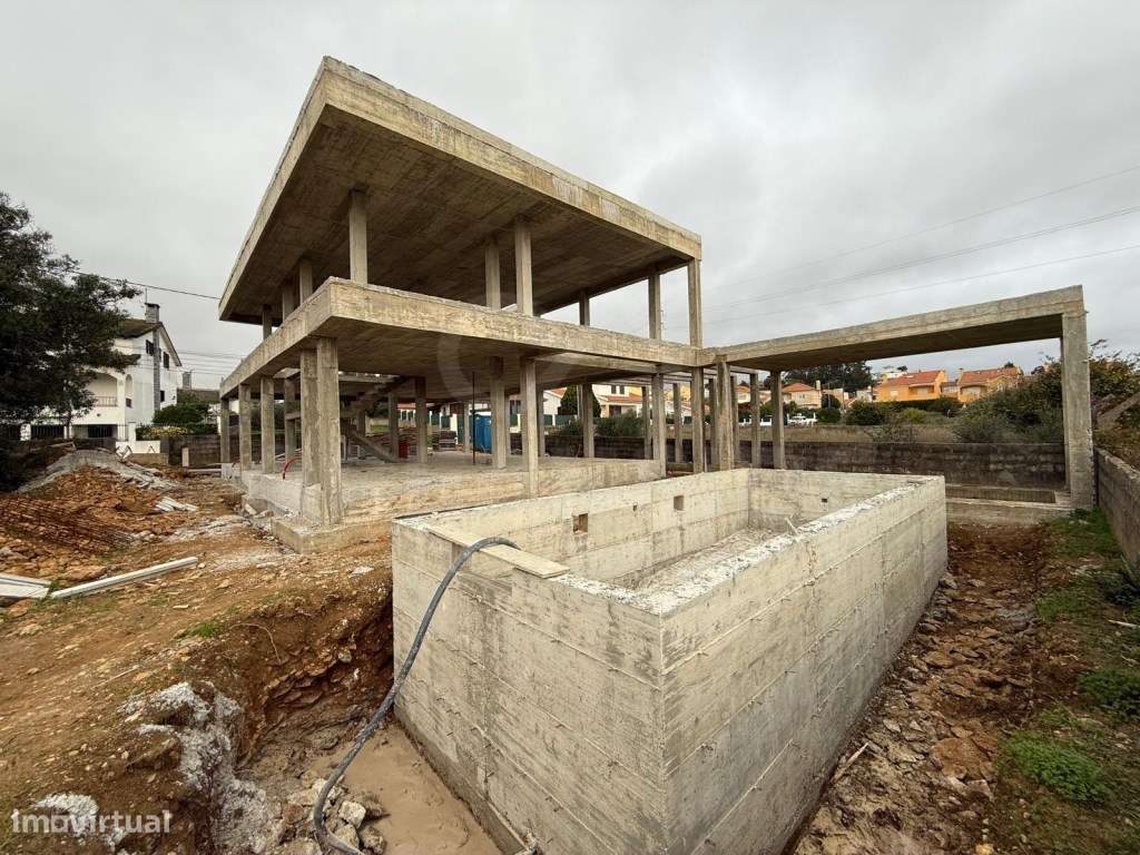 Moradia T4 com piscina, junto a Manique de cima-20