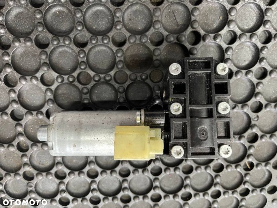 Mercedes Benz C Class W205 Electric Steering Column Actuator Motor A2314600225 - 1