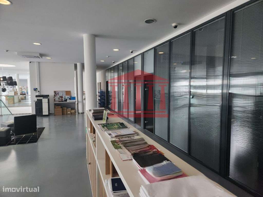 LOJA COM 2.300 M2 DE ÁREA - Grande imagem: 4/10