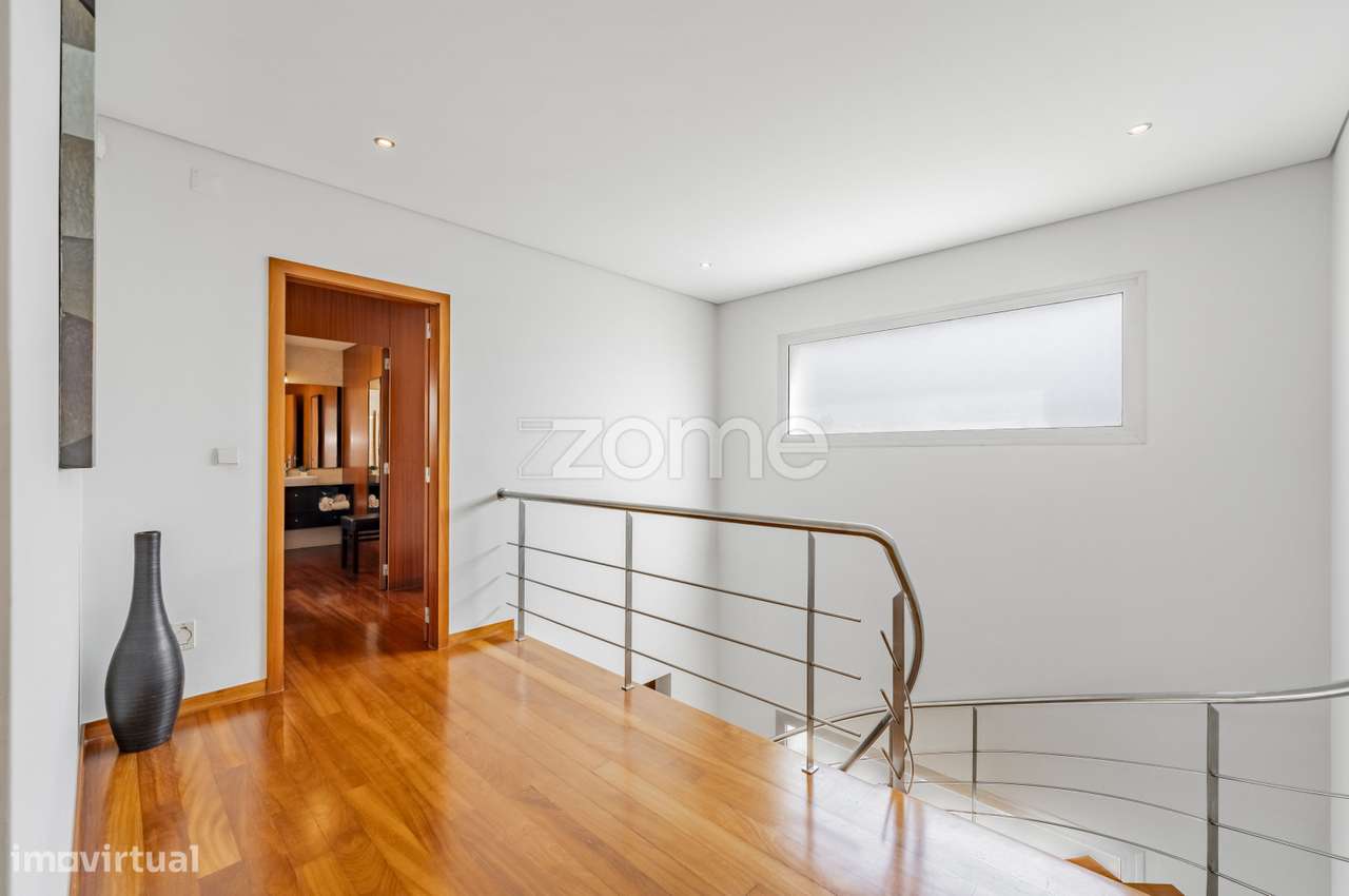 Moradia T5 com Piscina, 4 Suites e Garagem para 4 Carros em Esposende-36