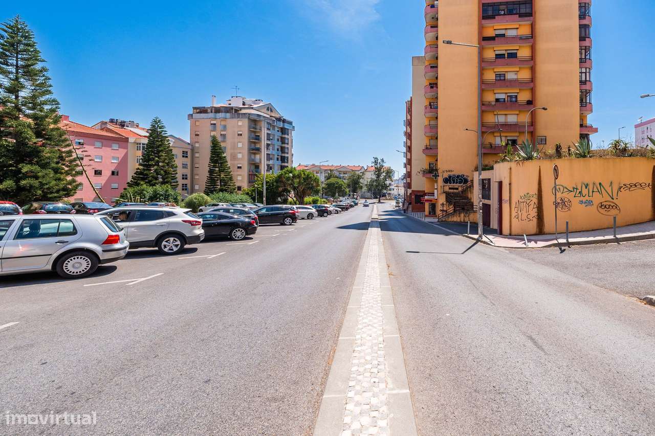 Apartamento T2 Remodelado | Tapada das Mercês-40