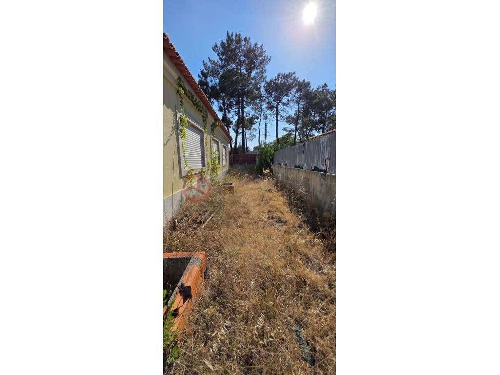 Terreno urbano com 1214m², com moradia edificada.-7